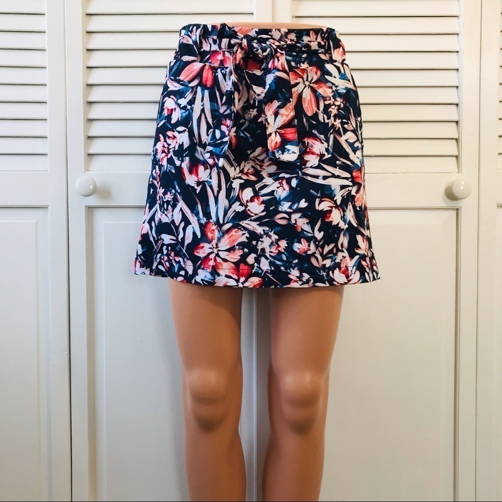 2/$25 ST. JOHN’S BAY Active Navy Blue Floral Skort Size Petite Small